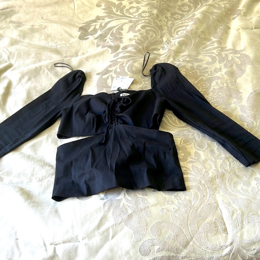 Zara cut out black top